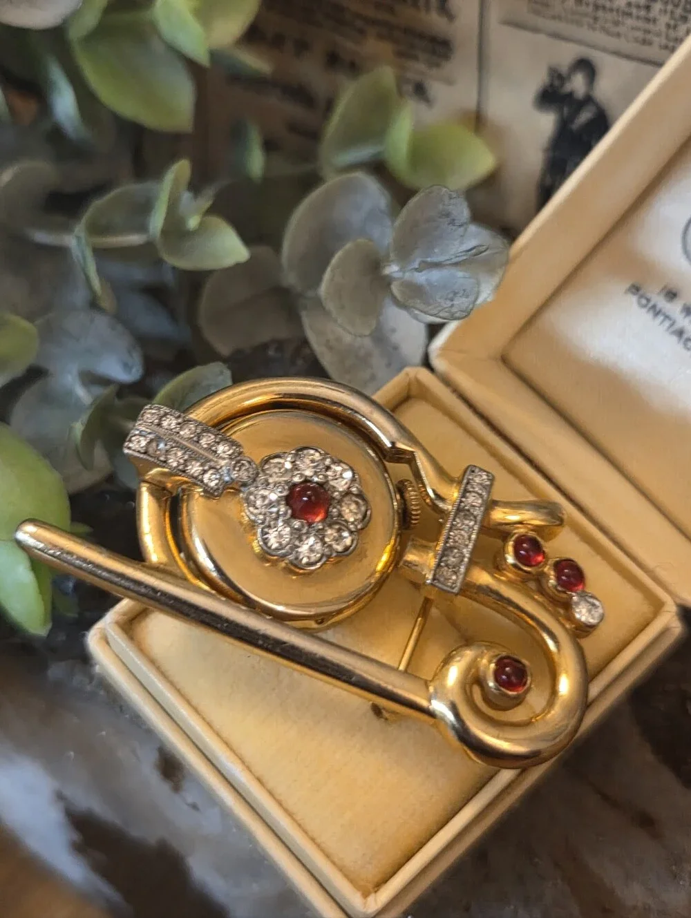 Vintage Leora Swiss Lapel Watch Pin